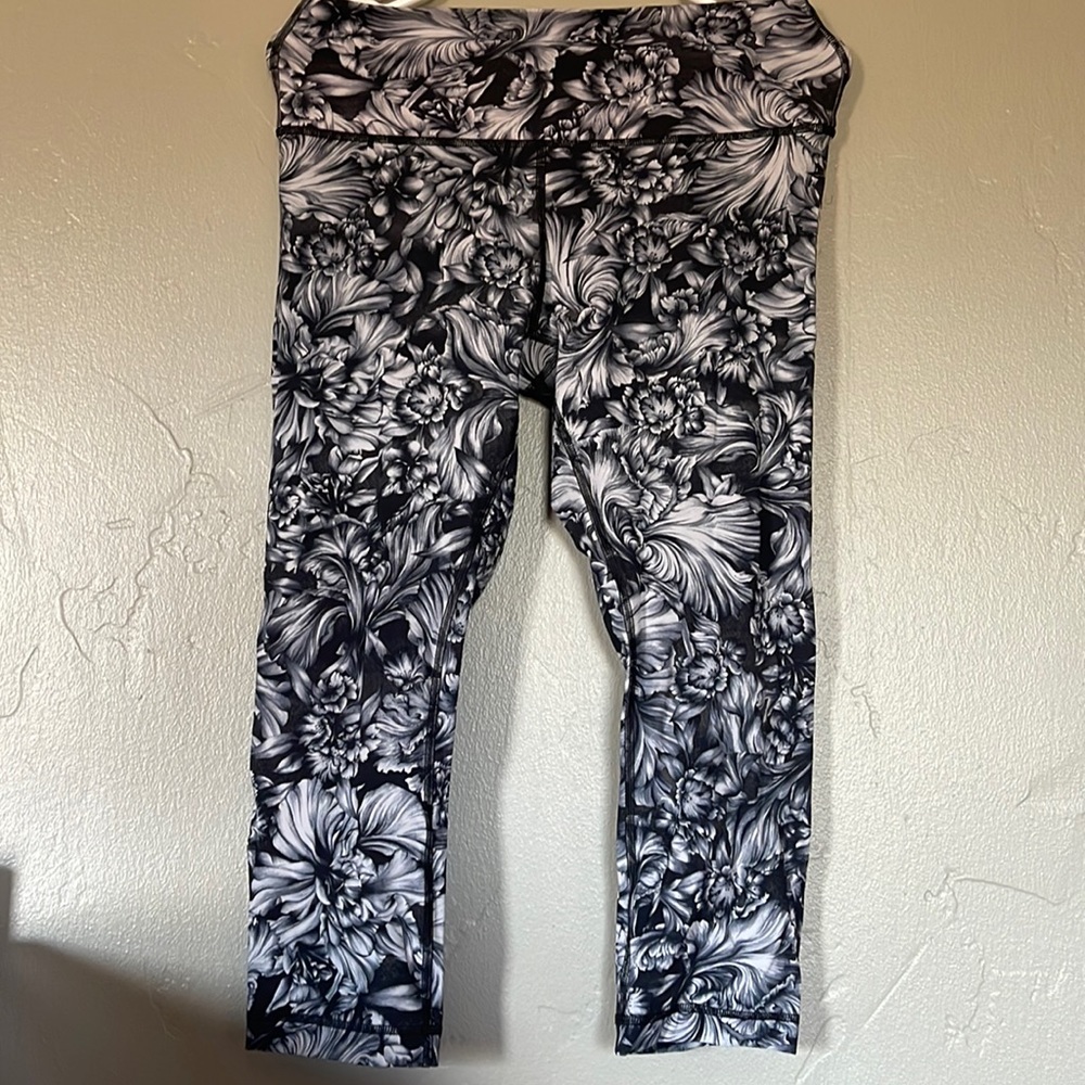 Lululemon crop leggings